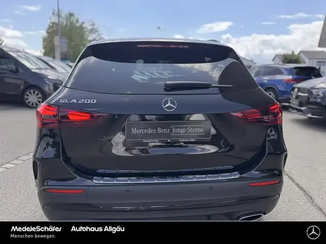 Mercedes-Benz GLA 200