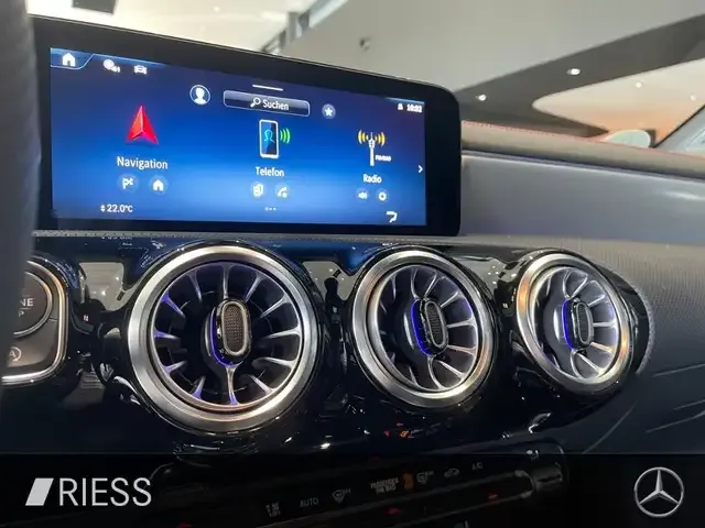 Mercedes-Benz CLA 180