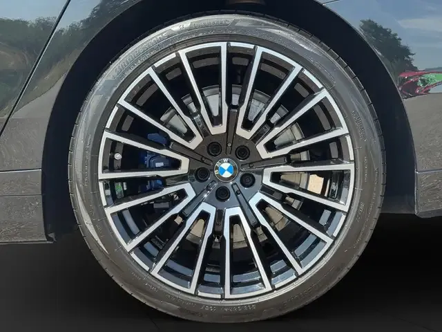 BMW 740