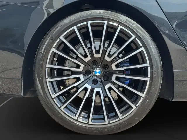 BMW 740