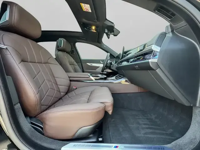 BMW 740