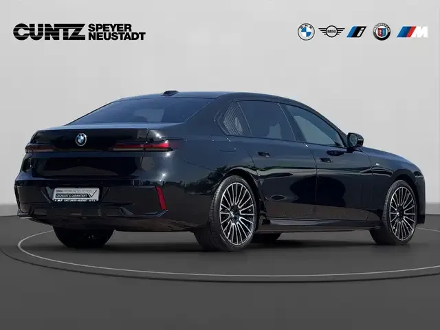 BMW 740