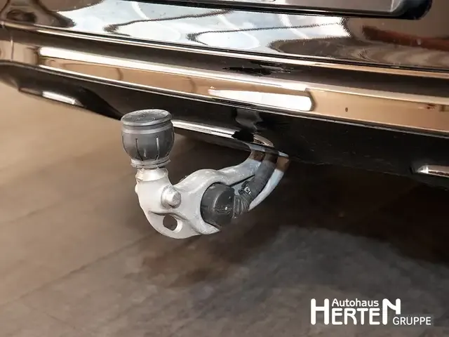 Mercedes-Benz EQE 43