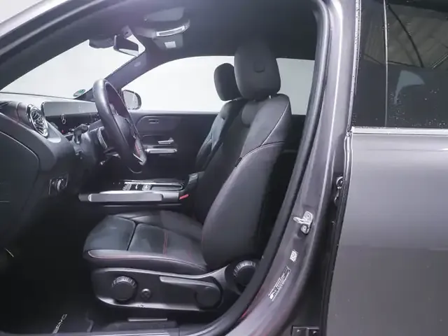 Mercedes-Benz EQB 300