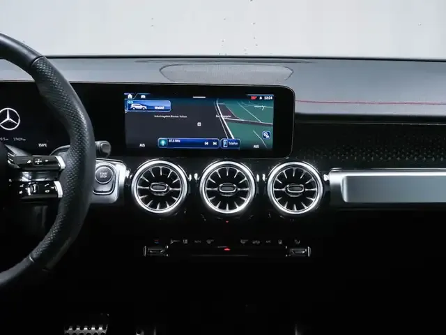 Mercedes-Benz EQB 300