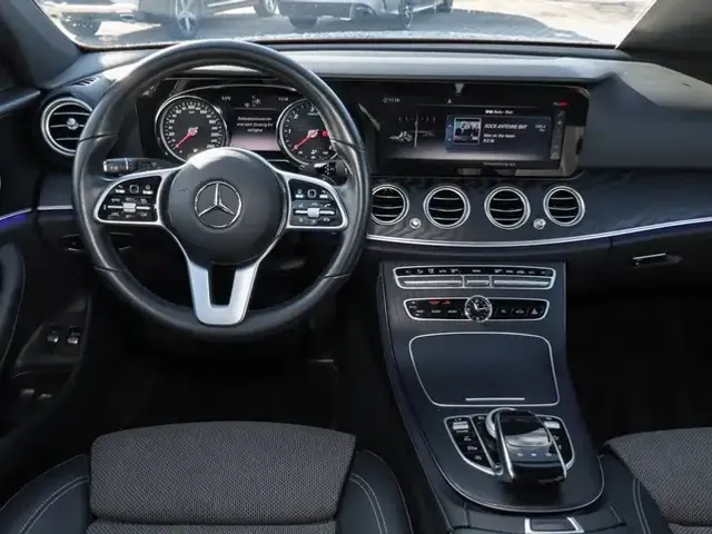 Mercedes-Benz E 220