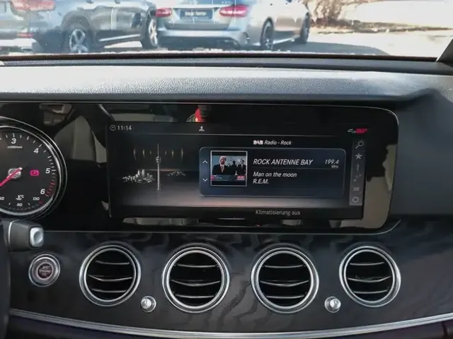 Mercedes-Benz E 220