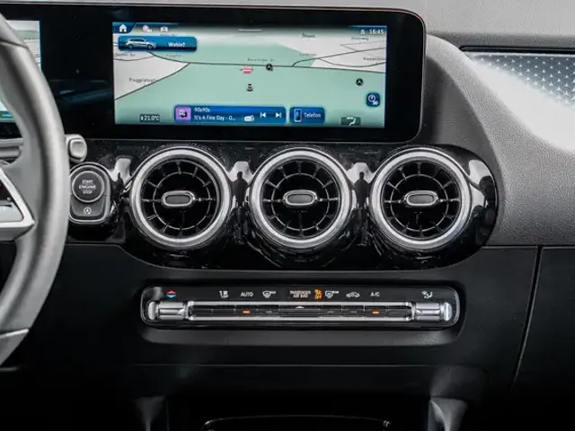 Mercedes-Benz B 180