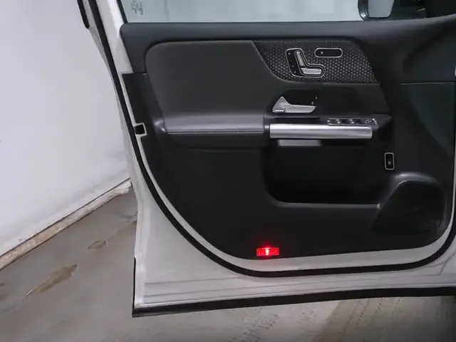 Mercedes-Benz EQA 300