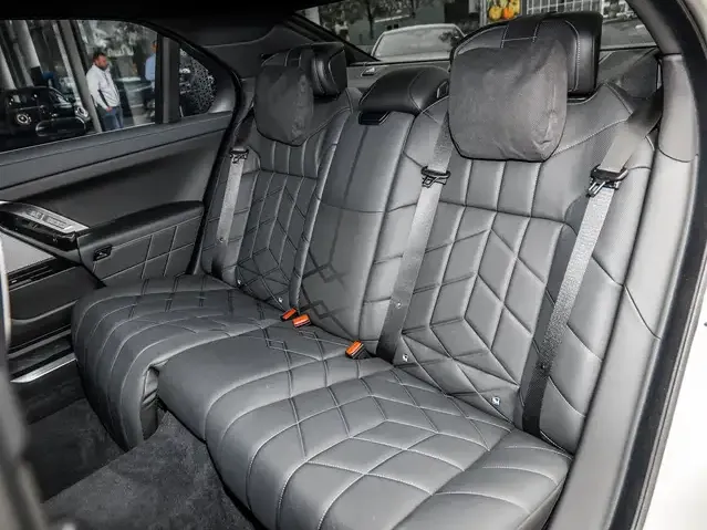 BMW 750