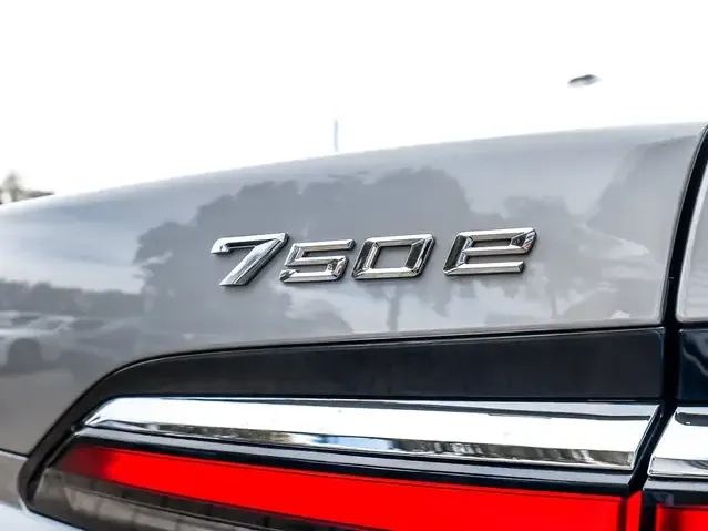 BMW 750