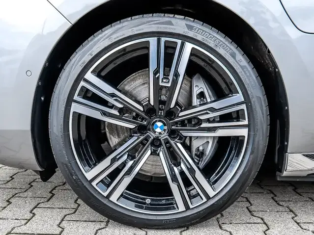 BMW 750