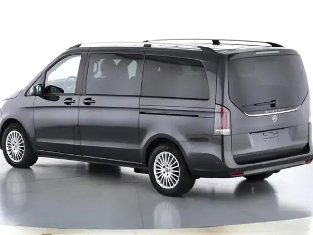 Mercedes-Benz V 220