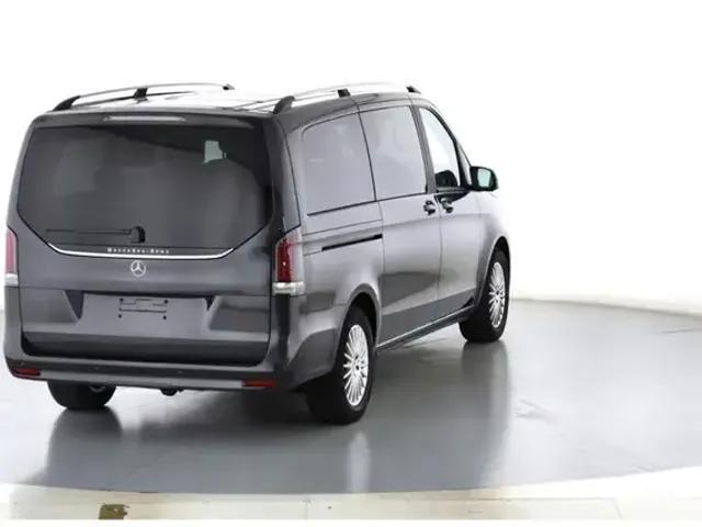 Mercedes-Benz V 220