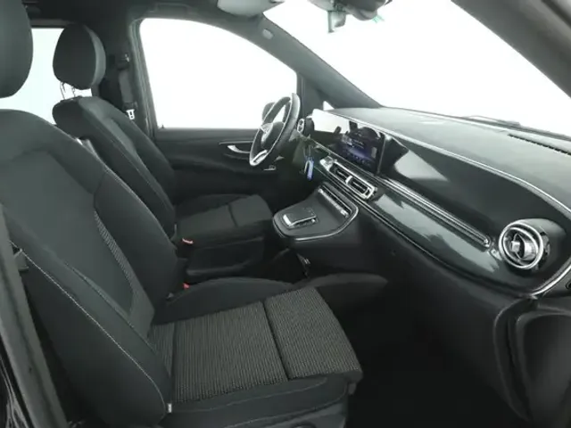 Mercedes-Benz V 220