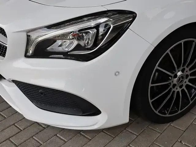 Mercedes-Benz CLA 180