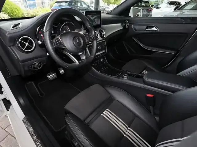 Mercedes-Benz CLA 180