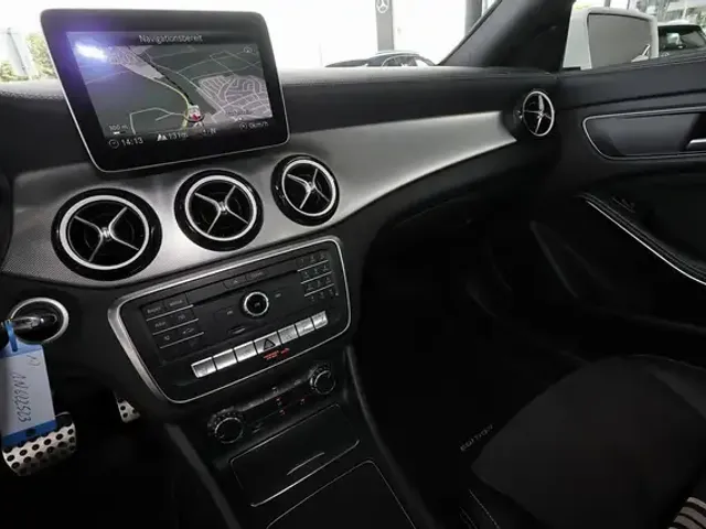 Mercedes-Benz CLA 180