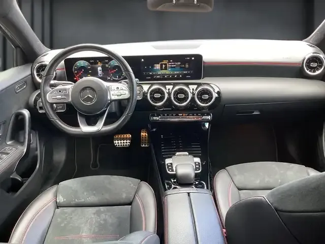 Mercedes-Benz A 220
