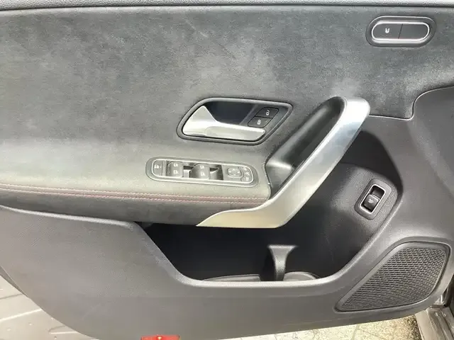 Mercedes-Benz A 220