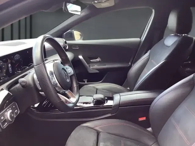Mercedes-Benz A 220