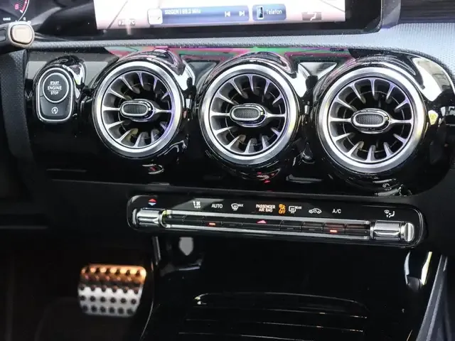 Mercedes-Benz CLA 180