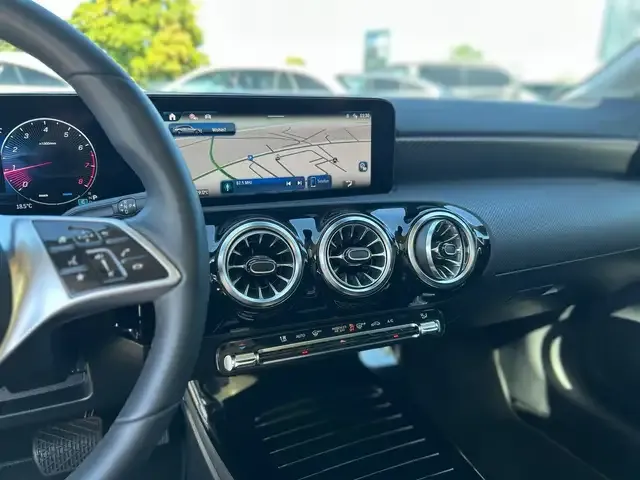 Mercedes-Benz CLA 180