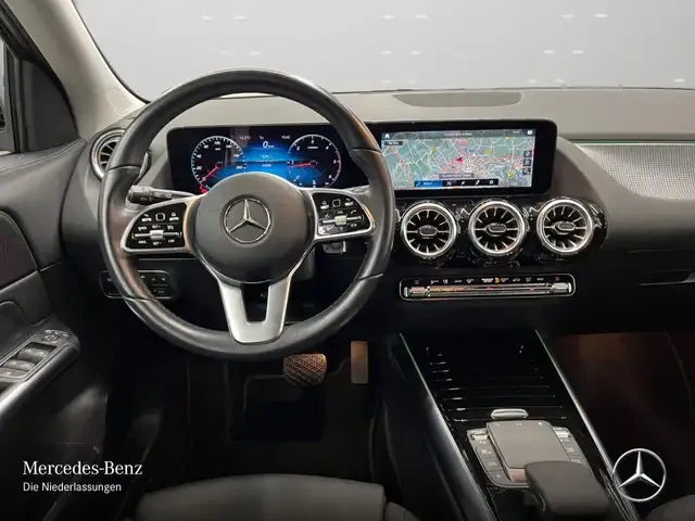 Mercedes-Benz GLA 220