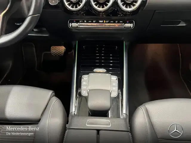 Mercedes-Benz GLA 220