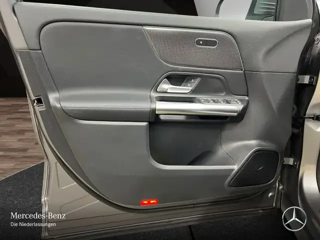 Mercedes-Benz GLA 220