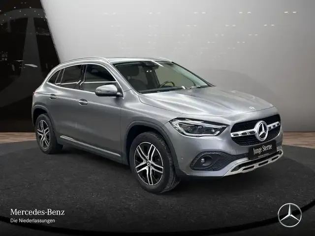 Mercedes-Benz GLA 220