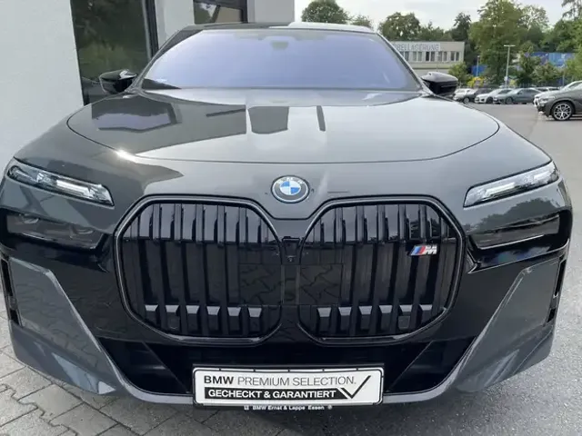 BMW i7