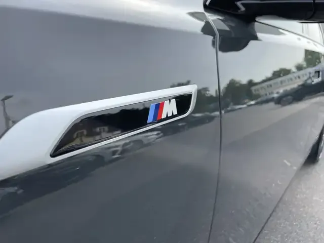 BMW i7