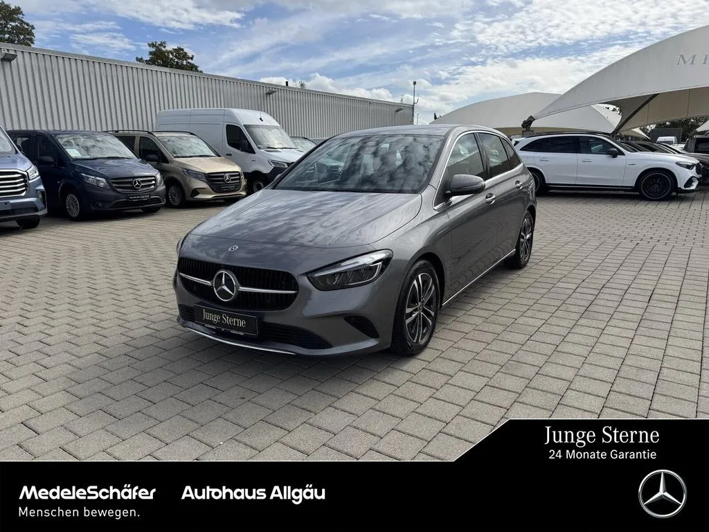 Mercedes-Benz B 180