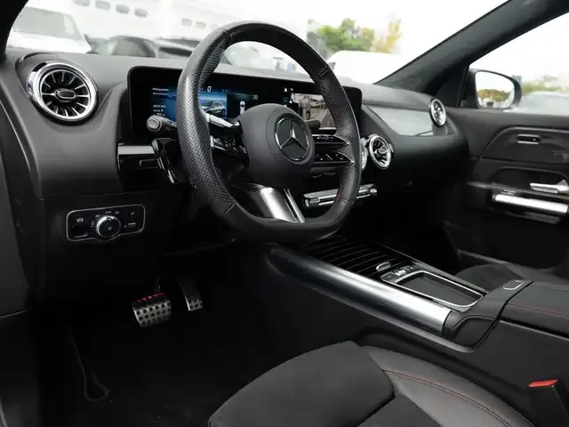 Mercedes-Benz GLA 220