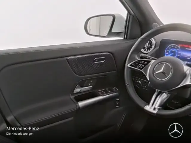 Mercedes-Benz EQA 300