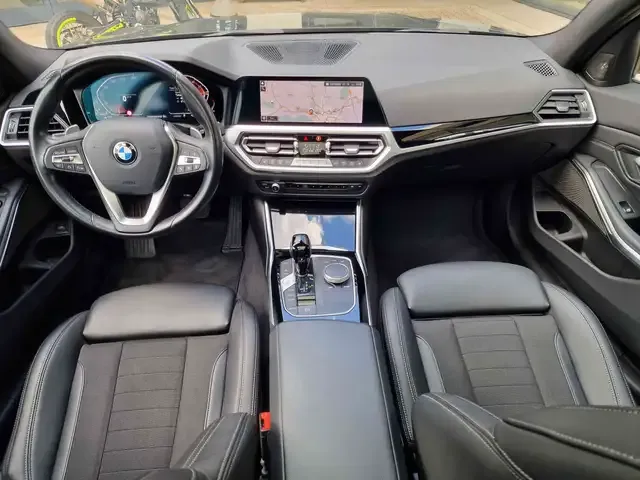 BMW 330