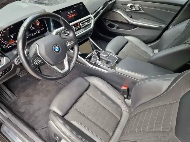 BMW 330