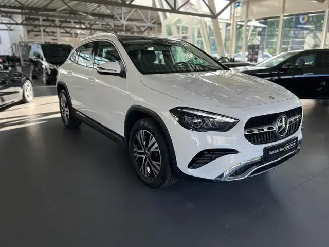 Mercedes-Benz GLA 200