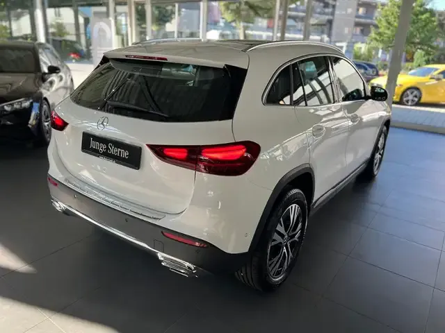 Mercedes-Benz GLA 200