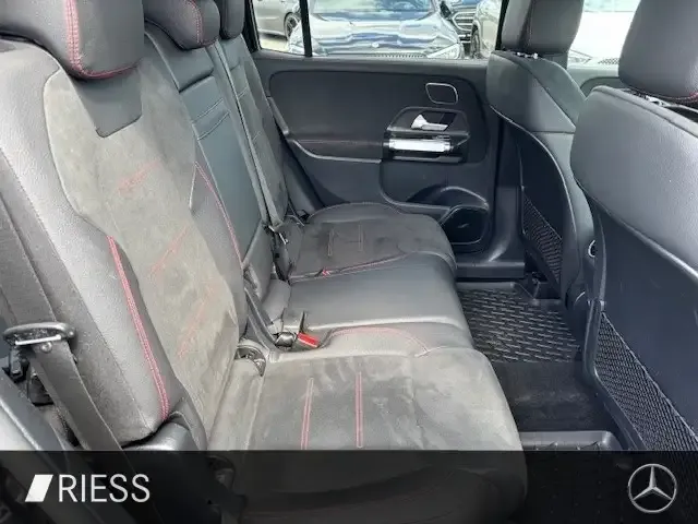 Mercedes-Benz GLB 220