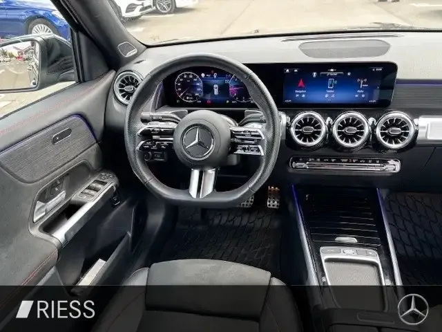 Mercedes-Benz GLB 220