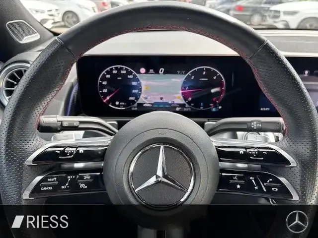 Mercedes-Benz GLB 220