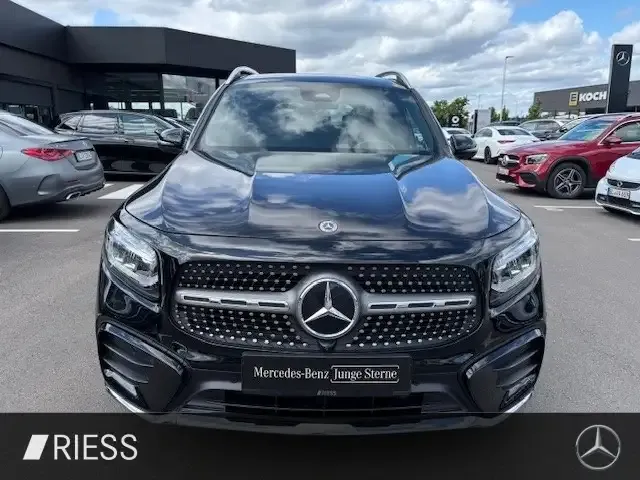 Mercedes-Benz GLB 220