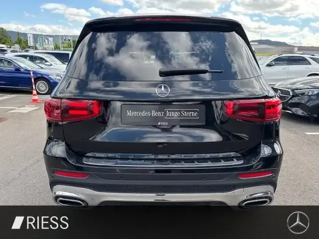 Mercedes-Benz GLB 220