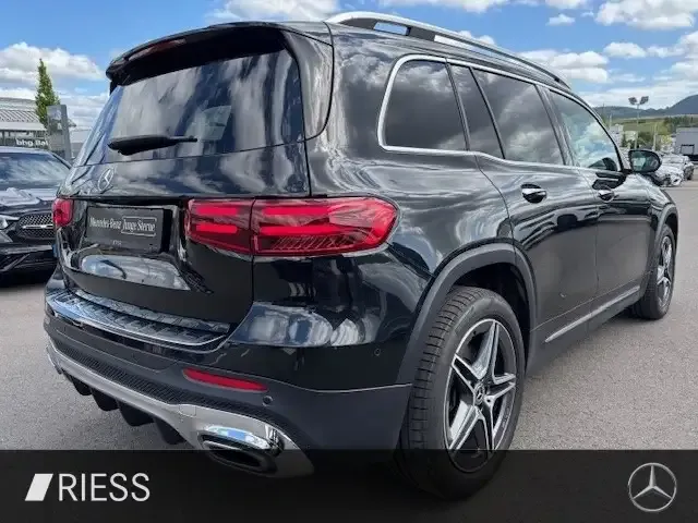 Mercedes-Benz GLB 220