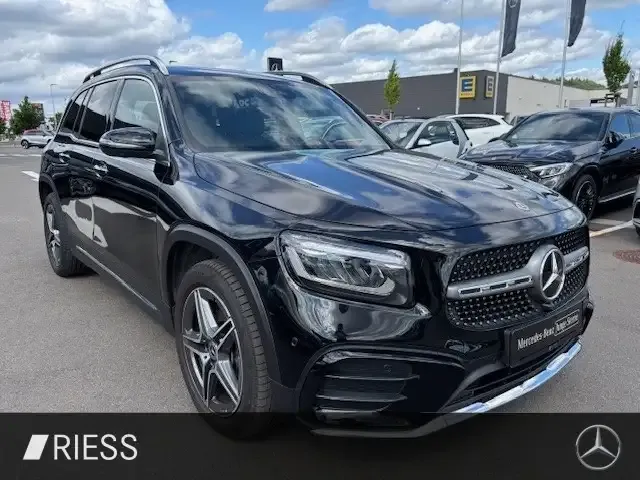 Mercedes-Benz GLB 220