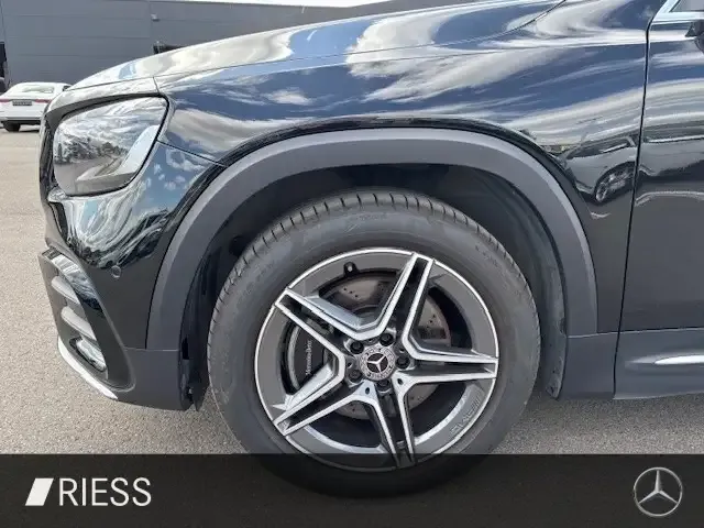 Mercedes-Benz GLB 220