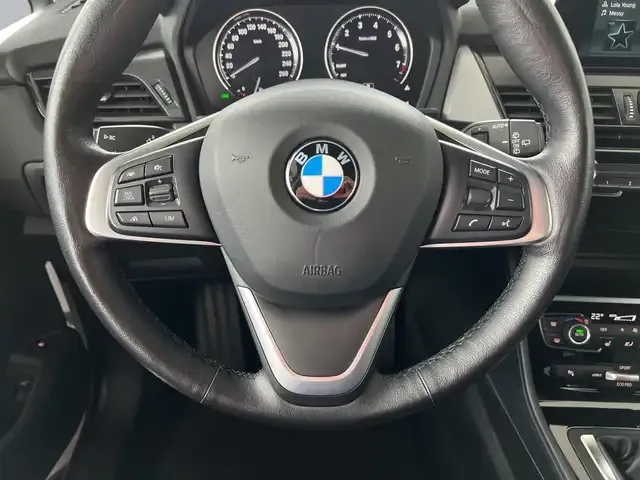 BMW 225