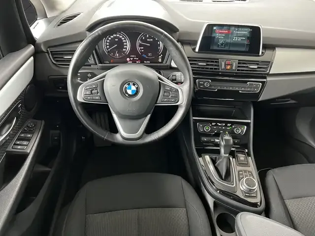 BMW 225